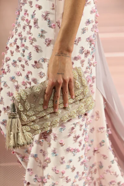 Look 19